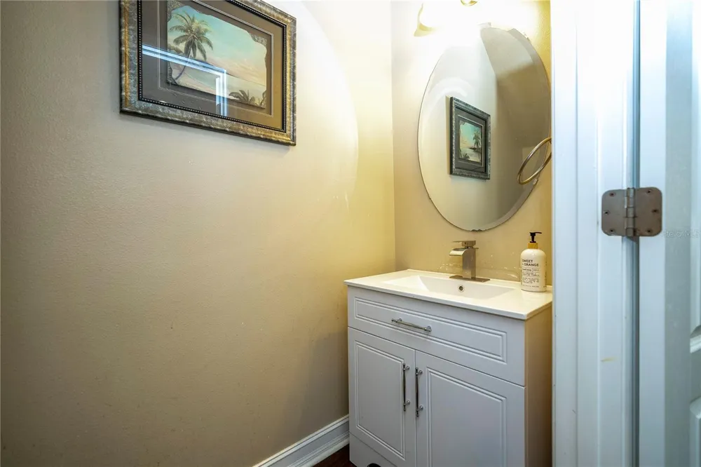 1555 HANKS AVENUE Orlando, FL 32814