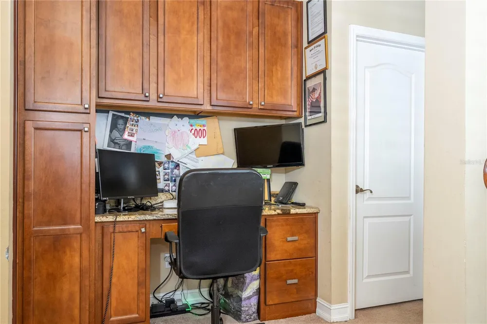 1555 HANKS AVENUE Orlando, FL 32814