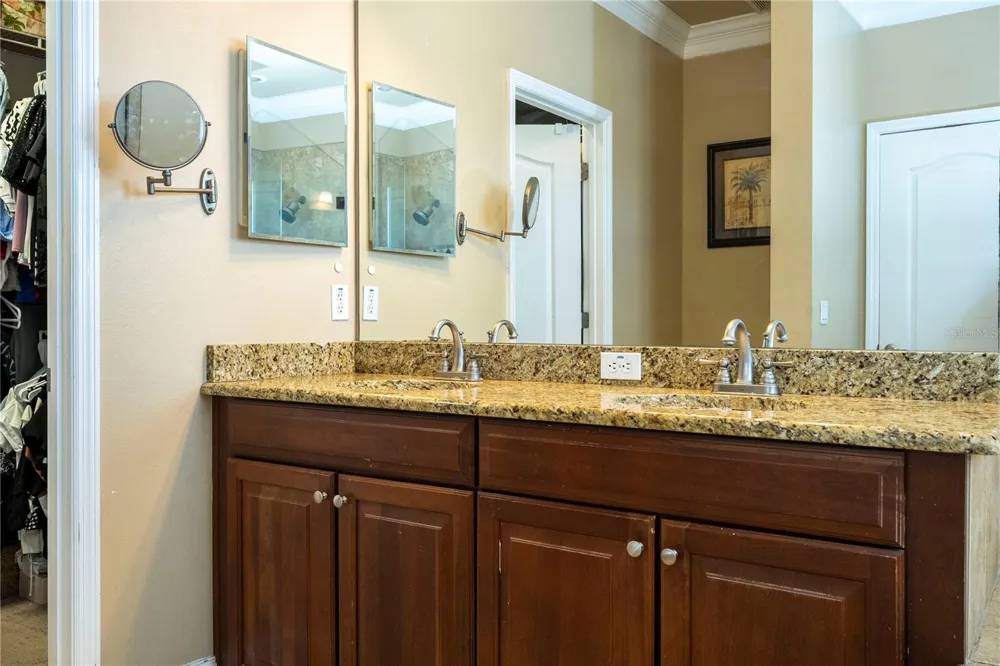 1555 HANKS AVENUE Orlando, FL 32814