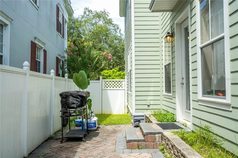 1555 HANKS AVENUE Orlando, FL 32814