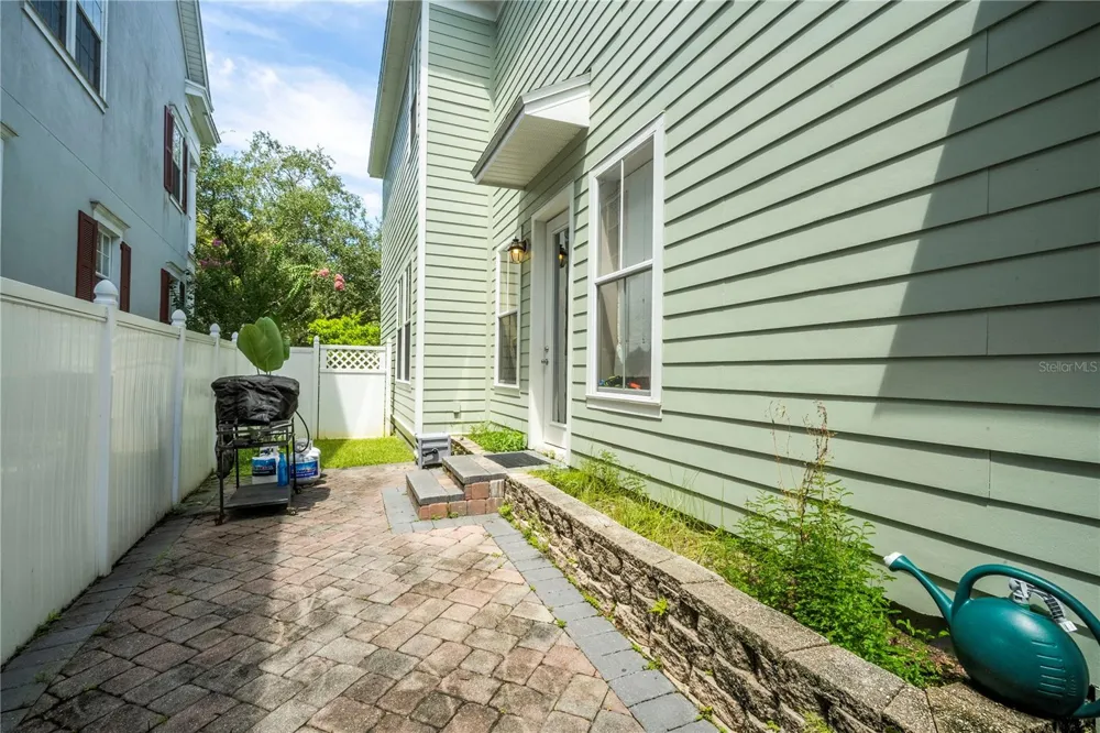 1555 HANKS AVENUE Orlando, FL 32814