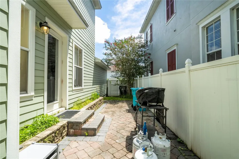 1555 HANKS AVENUE Orlando, FL 32814