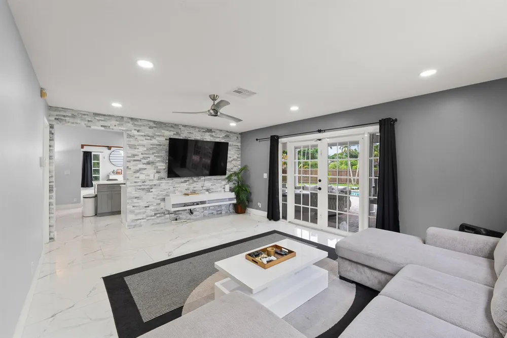 6785 ESCONDIDA DRIVE Lake Clarke Shores, FL 33406