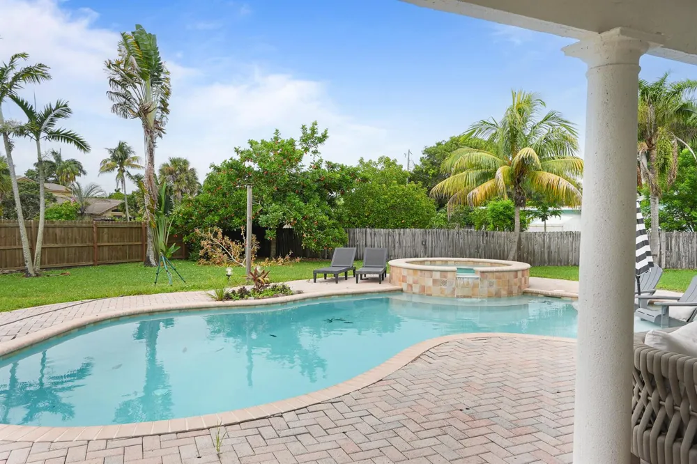 6785 ESCONDIDA DRIVE Lake Clarke Shores, FL 33406