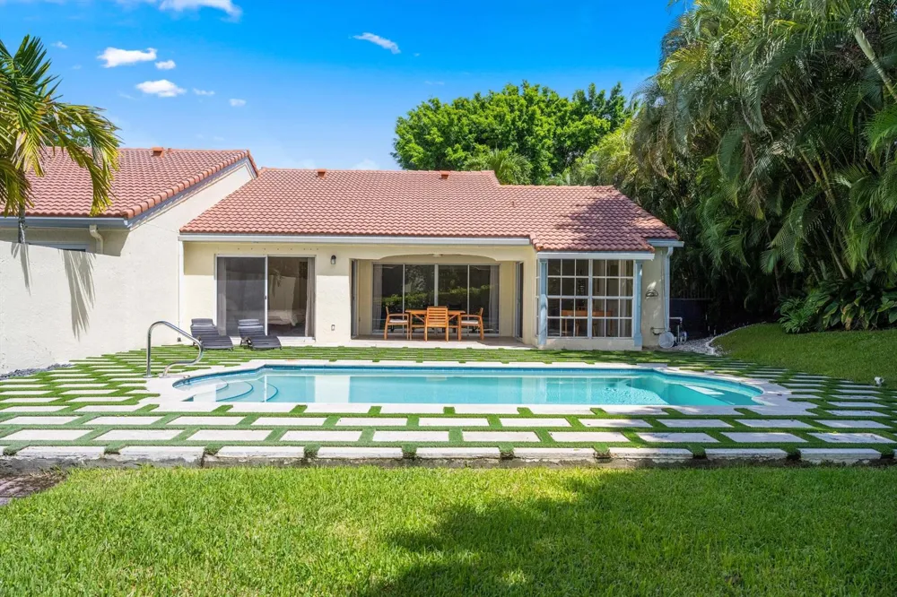 2236 Las Casitas Drive Wellington, FL 33414