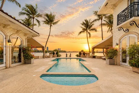 4 Palm Ave