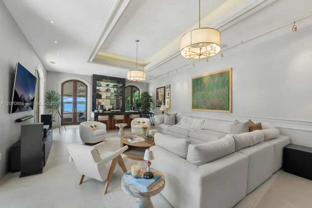 4 Palm Ave Miami Beach, FL 33139