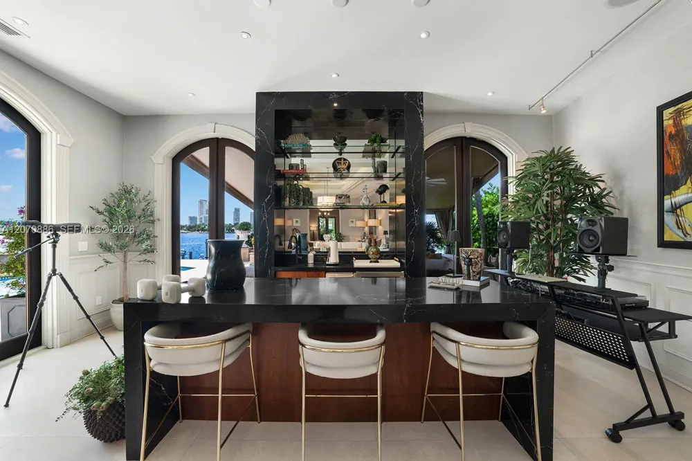 4 Palm Ave Miami Beach, FL 33139