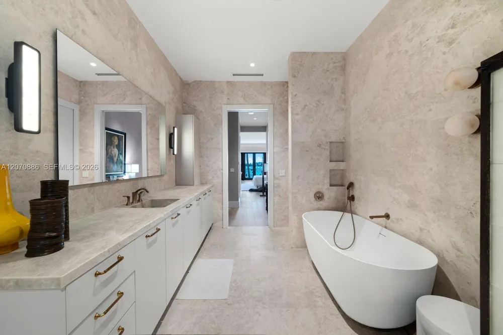 4 Palm Ave Miami Beach, FL 33139