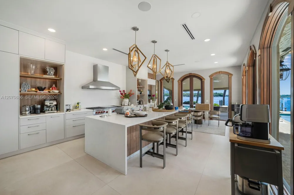 4 Palm Ave Miami Beach, FL 33139