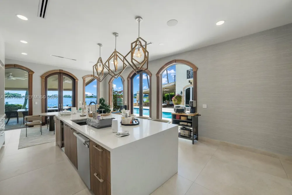 4 Palm Ave Miami Beach, FL 33139