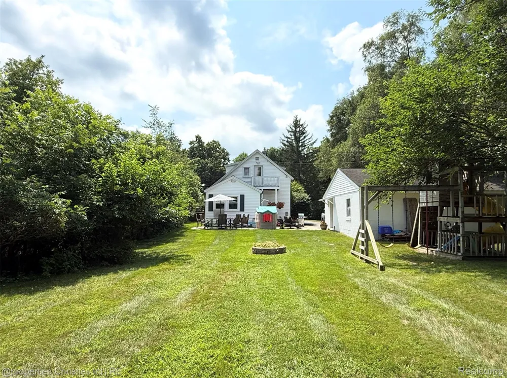 11705 Larkins Road Brighton Township, MI 48114