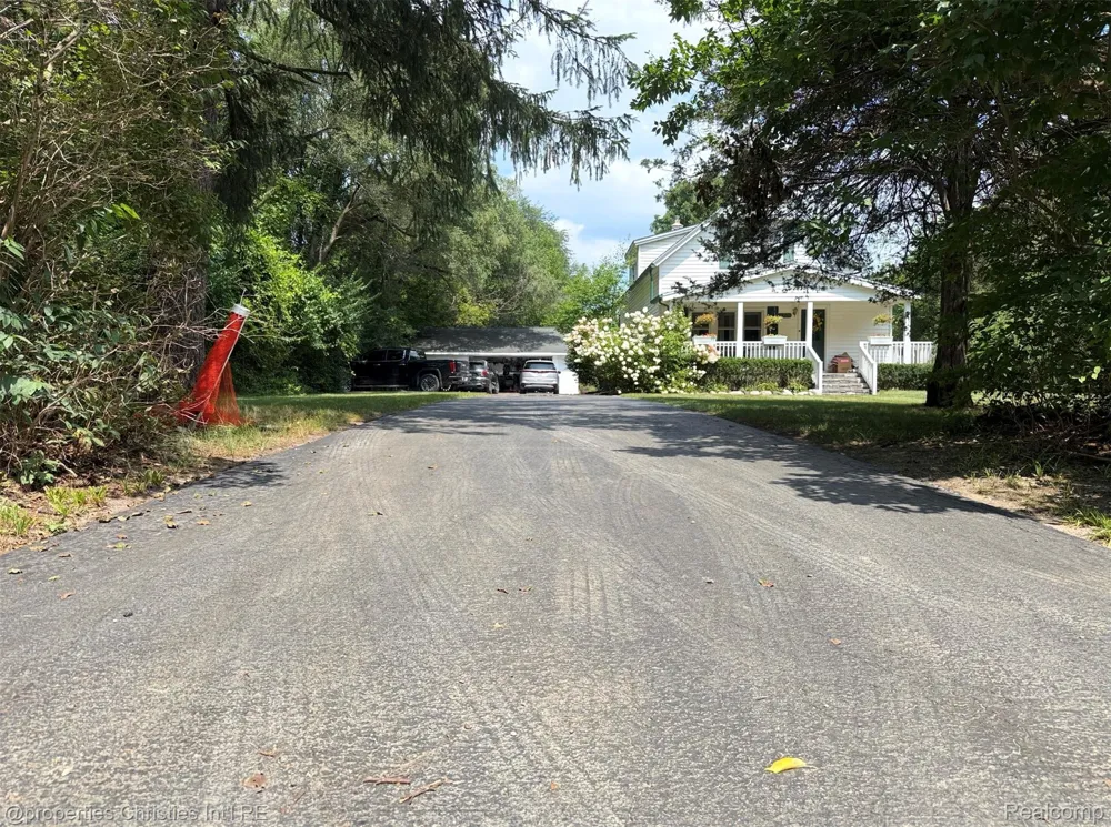 11705 Larkins Road Brighton Township, MI 48114