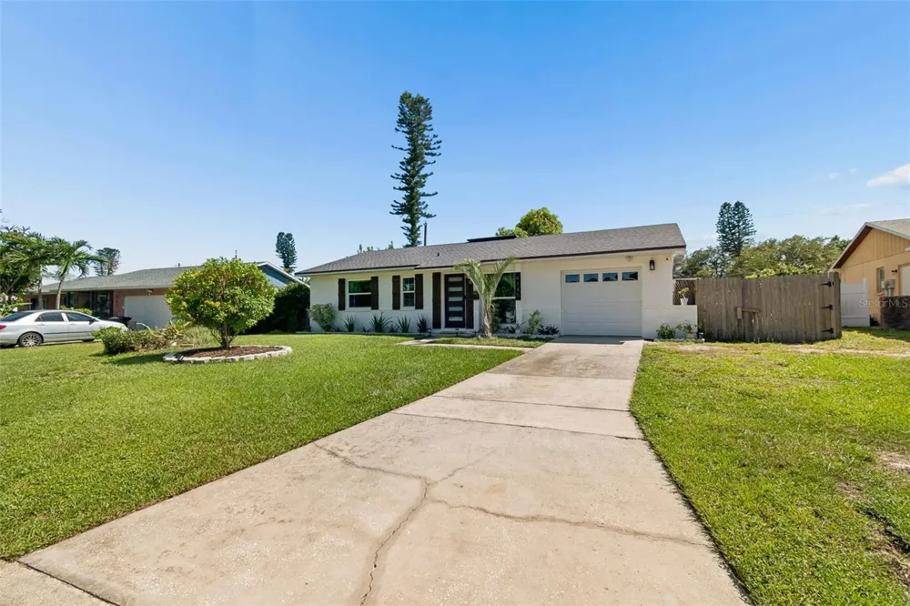 4185 WHITING DRIVE SE St Petersburg, FL 33705