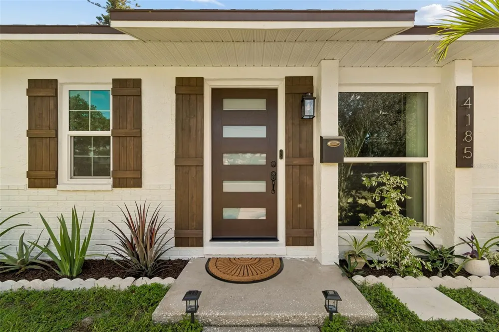 4185 WHITING DRIVE SE St Petersburg, FL 33705