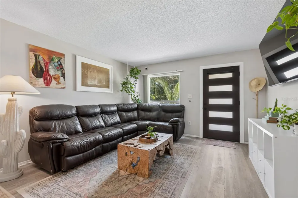 4185 WHITING DRIVE SE St Petersburg, FL 33705