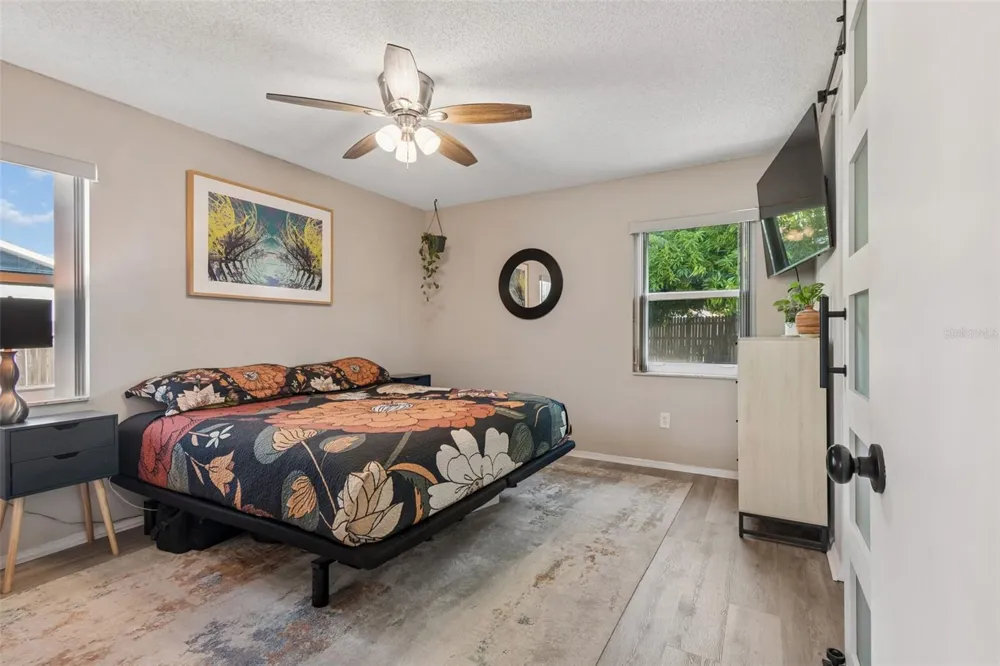 4185 WHITING DRIVE SE St Petersburg, FL 33705