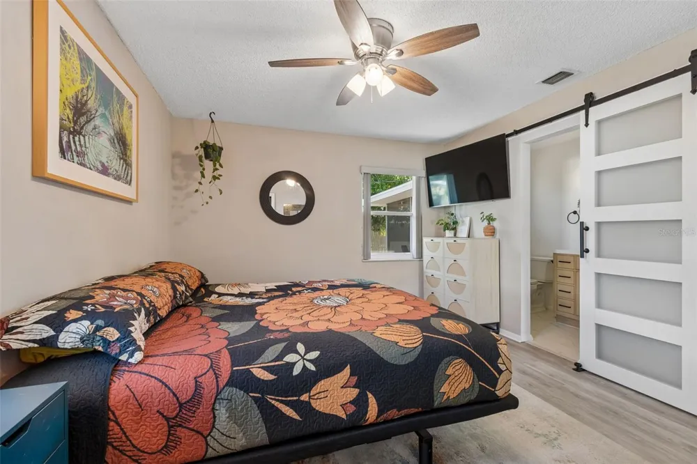 4185 WHITING DRIVE SE St Petersburg, FL 33705