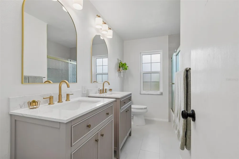 4185 WHITING DRIVE SE St Petersburg, FL 33705
