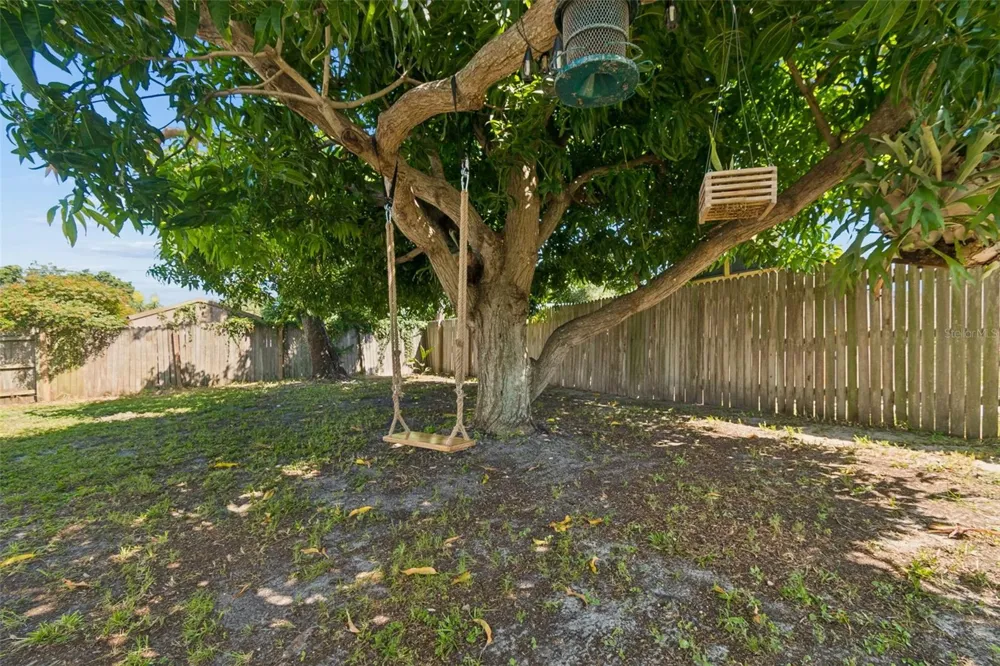 4185 WHITING DRIVE SE St Petersburg, FL 33705