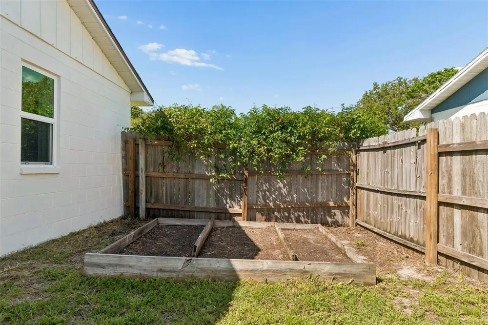 4185 WHITING DRIVE SE St Petersburg, FL 33705