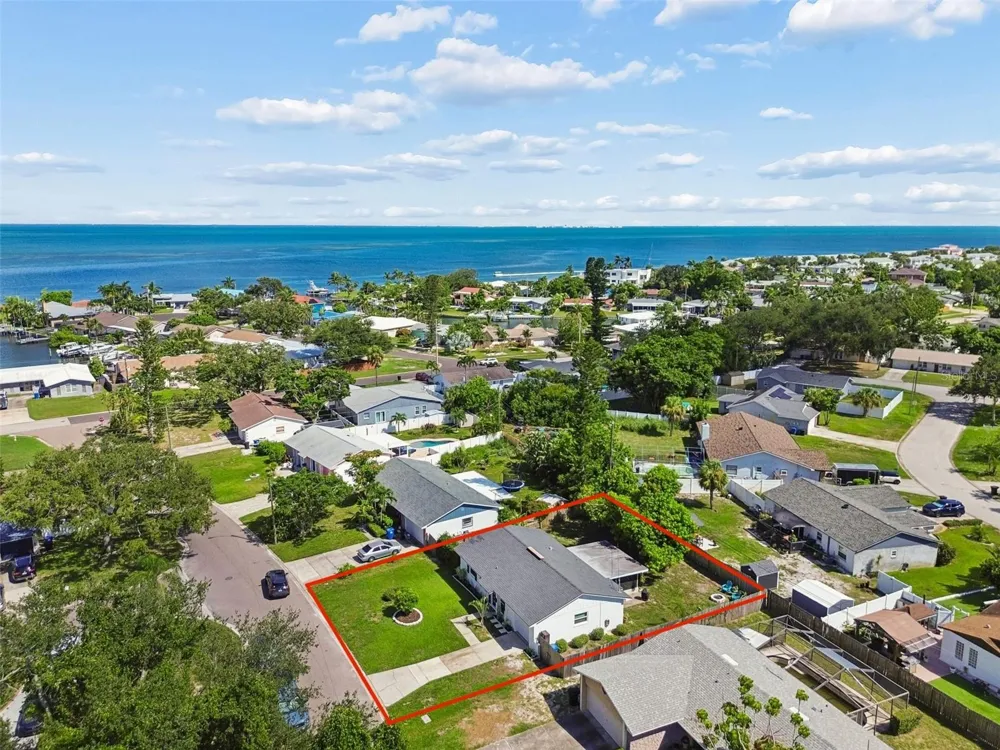 4185 WHITING DRIVE SE St Petersburg, FL 33705
