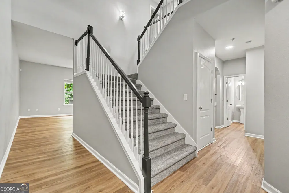 208 Ranier CT Canton, GA 30114