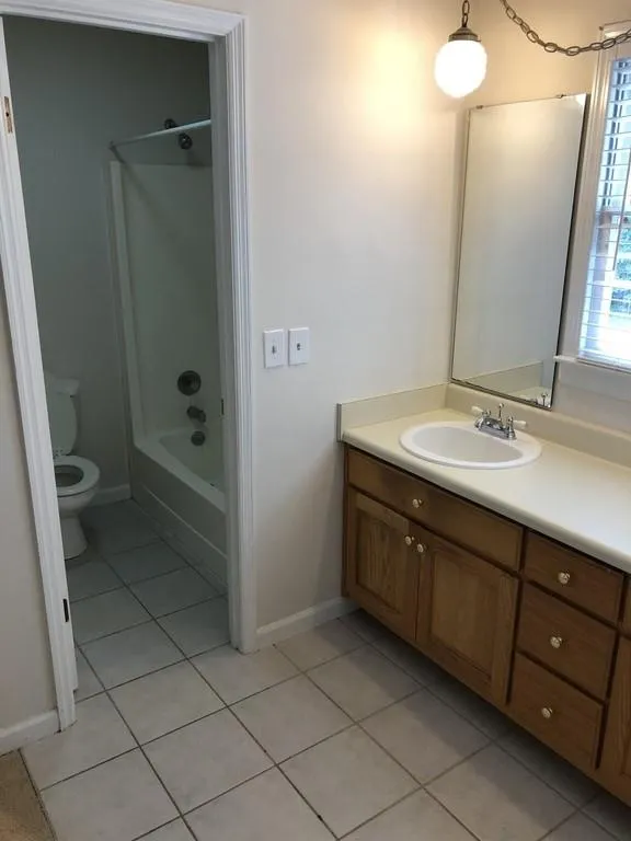 1579 Rockbridge Road Stone Mountain, GA 30087