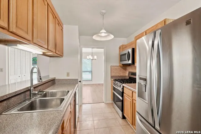 7829 VILLAGE OAK DR Live Oak, TX 78233