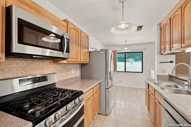 7829 VILLAGE OAK DR Live Oak, TX 78233