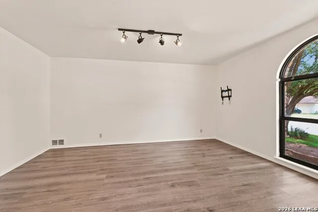 7829 VILLAGE OAK DR Live Oak, TX 78233