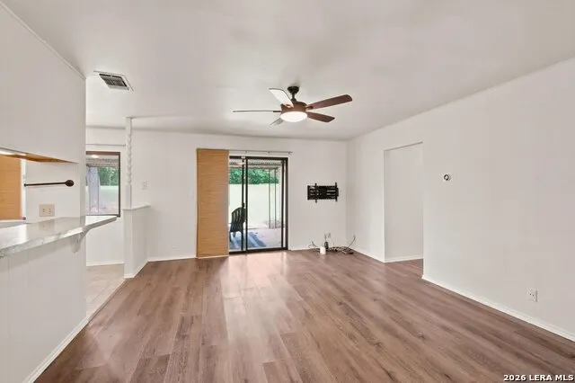 7829 VILLAGE OAK DR Live Oak, TX 78233