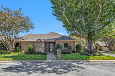 501 Hyde Park