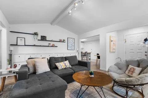 5106 Lakeridge Court