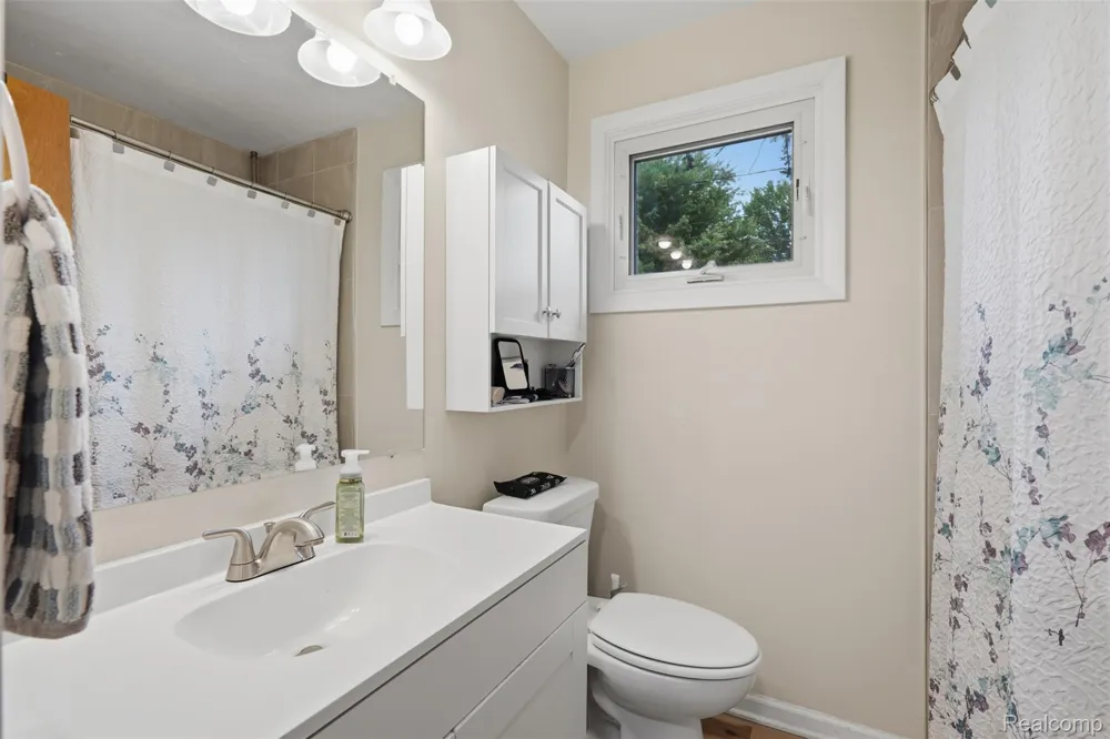 5683 Buckingham Road Meridian Charter Township, MI 48840