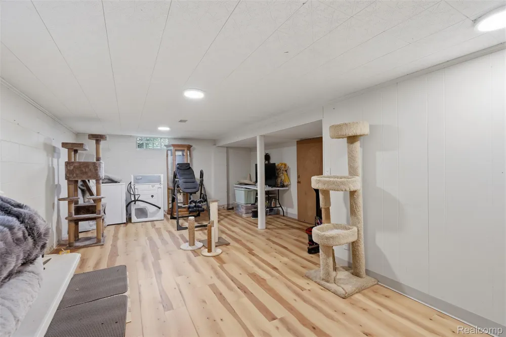 5683 Buckingham Road Meridian Charter Township, MI 48840