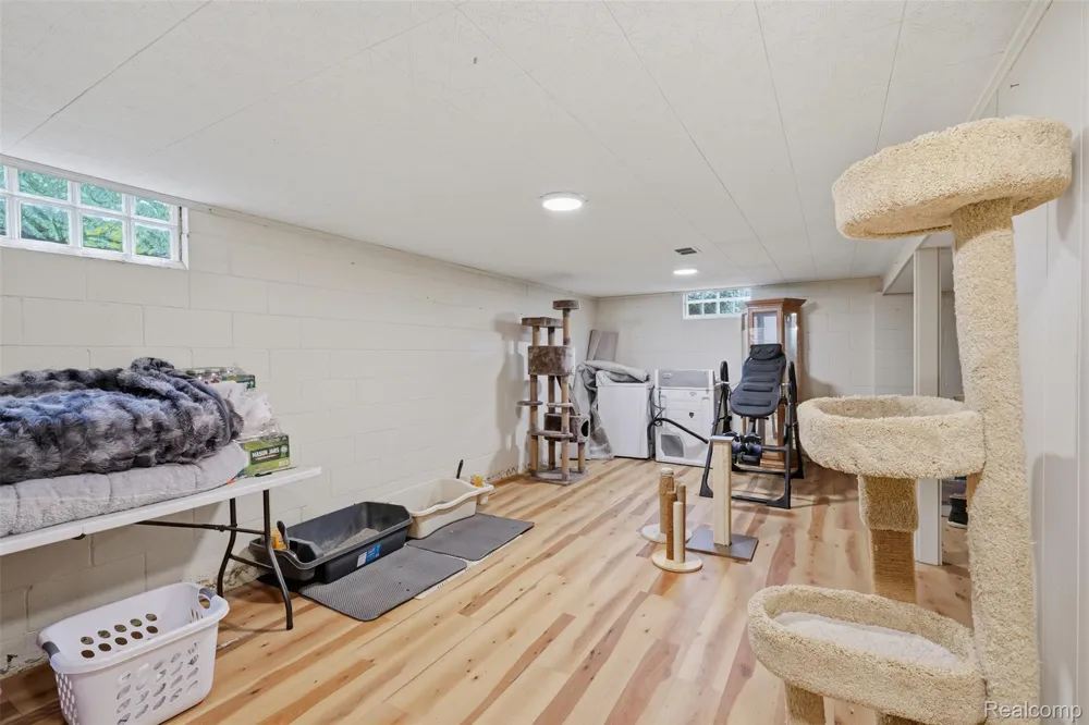 5683 Buckingham Road Meridian Charter Township, MI 48840