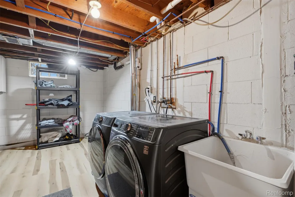5683 Buckingham Road Meridian Charter Township, MI 48840