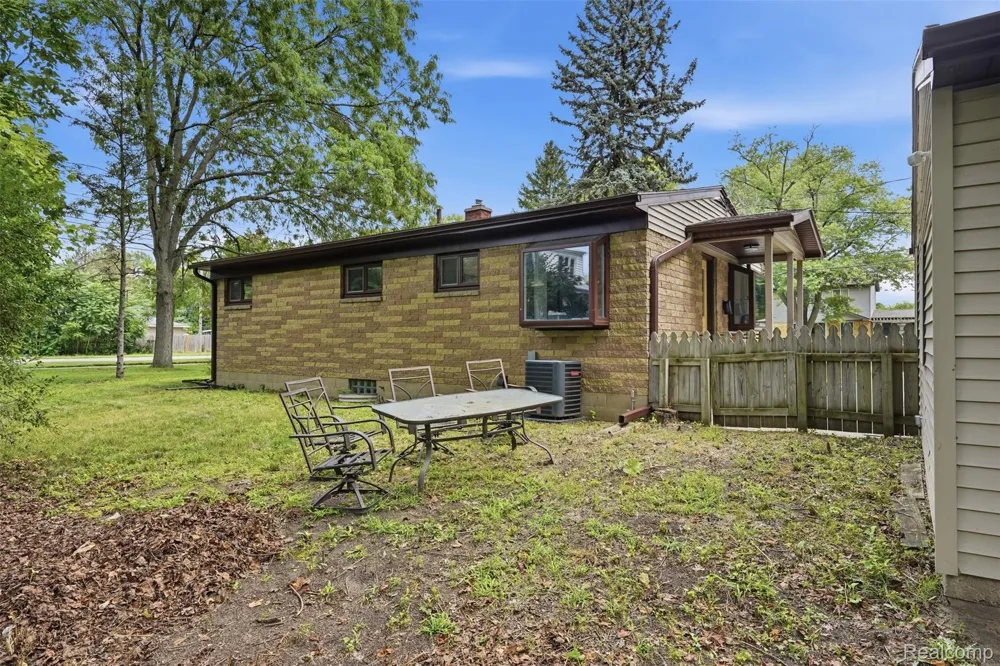 5683 Buckingham Road Meridian Charter Township, MI 48840