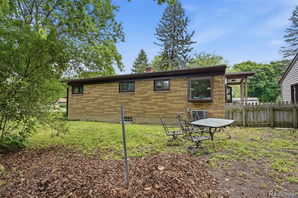 5683 Buckingham Road Meridian Charter Township, MI 48840