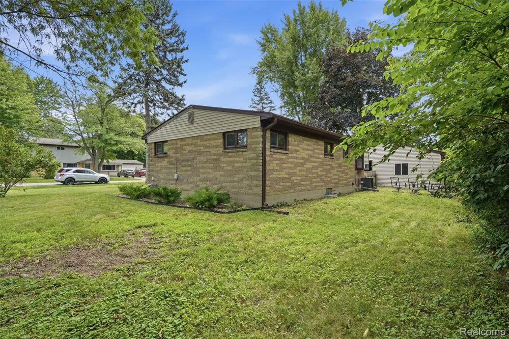 5683 Buckingham Road Meridian Charter Township, MI 48840