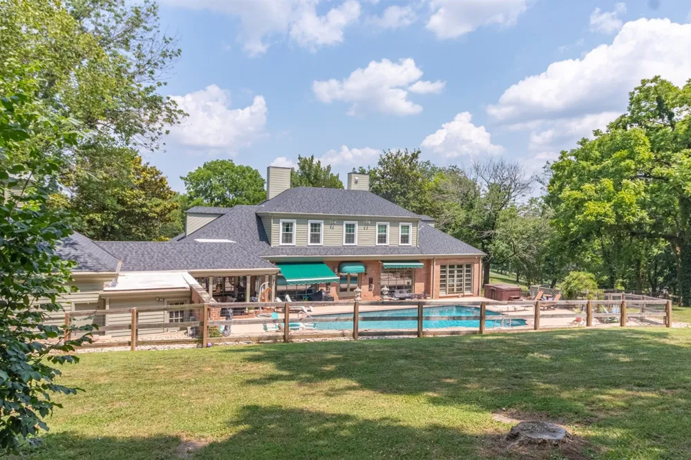 750 Lakehill Cir Lewisburg, TN 37091