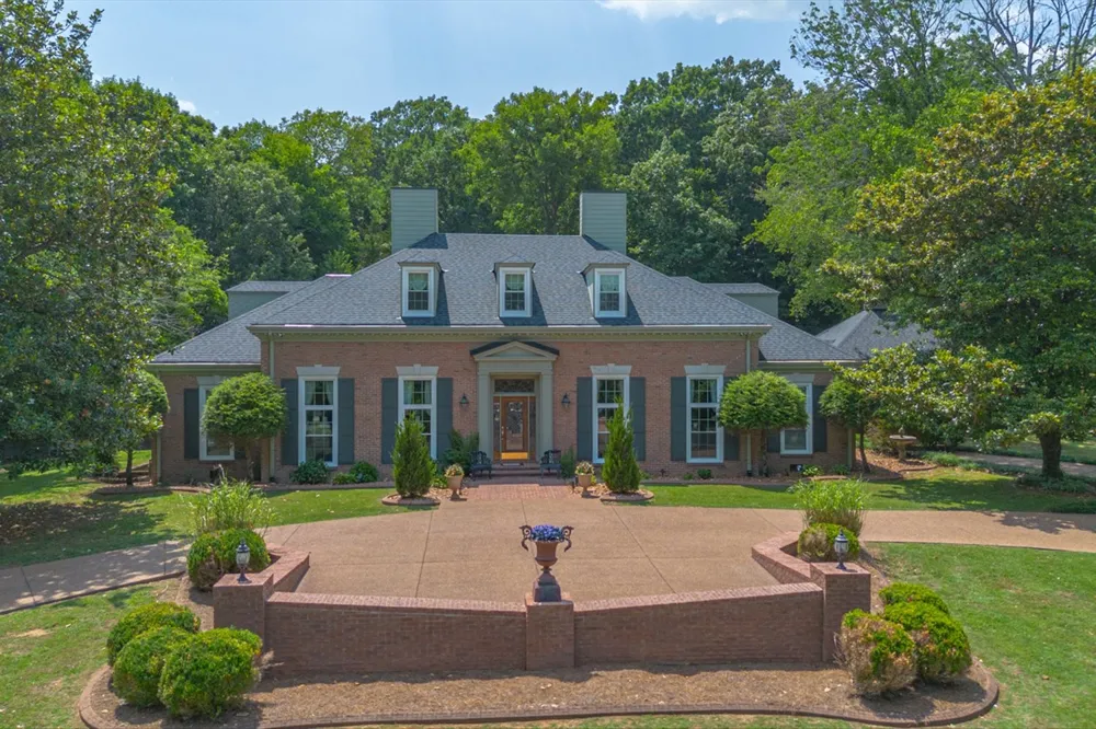 750 Lakehill Cir Lewisburg, TN 37091