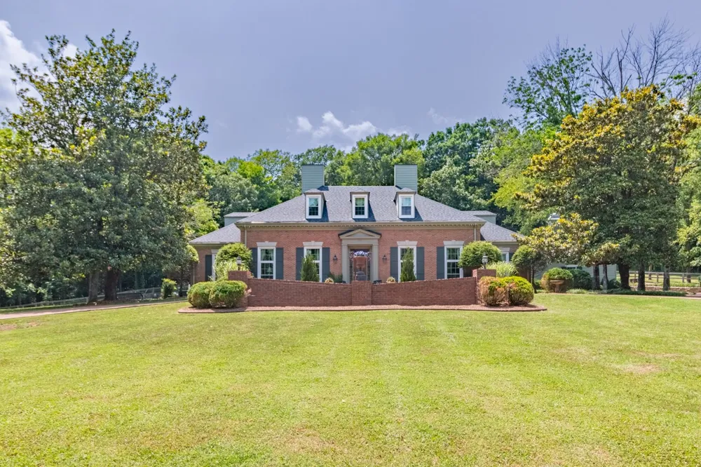 750 Lakehill Cir Lewisburg, TN 37091