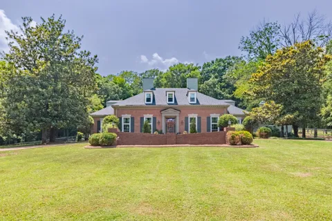 750 Lakehill Cir
