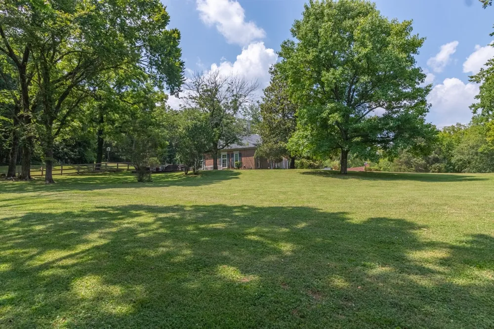 750 Lakehill Cir Lewisburg, TN 37091