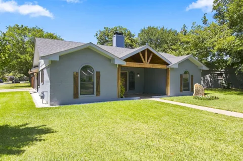 6909 Sandalwood Lane