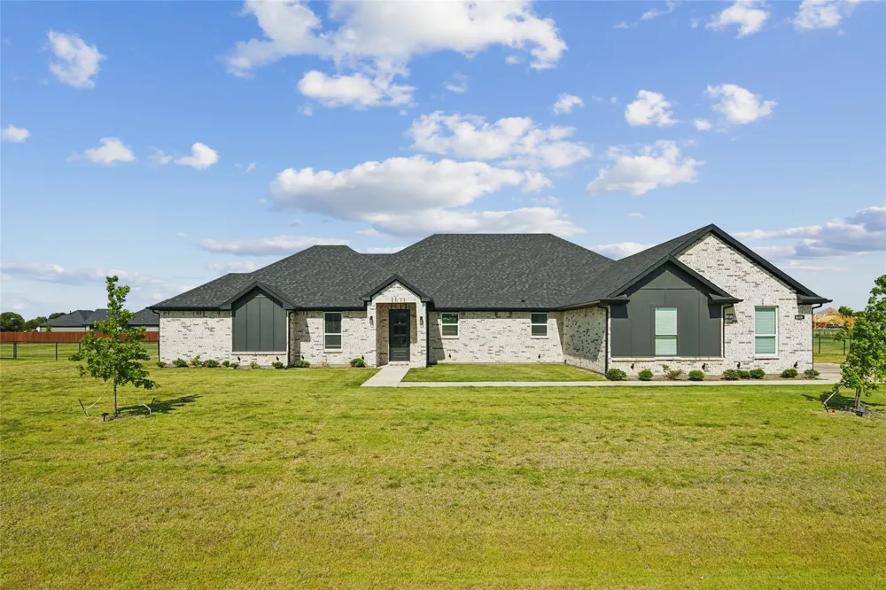 8608 Kassandra Drive Sanger, TX 76266