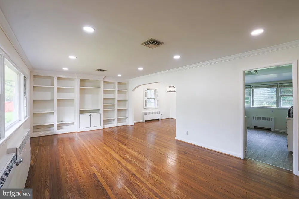 2302 FARRINGDON ROAD Baltimore, MD 21209