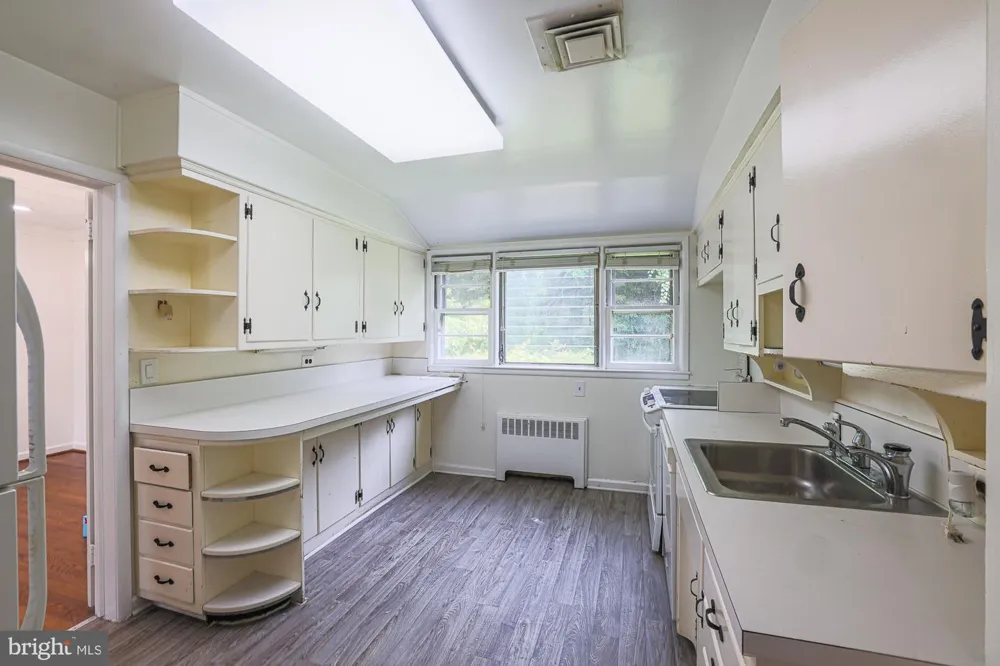 2302 FARRINGDON ROAD Baltimore, MD 21209